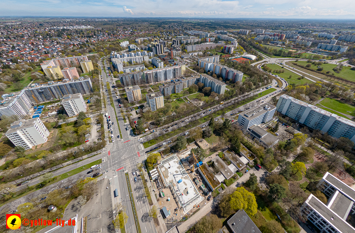 21.04.2023 - Baustelle Fassadensanierung am Karl-Marx-Ring 11-21 in Neuperlach